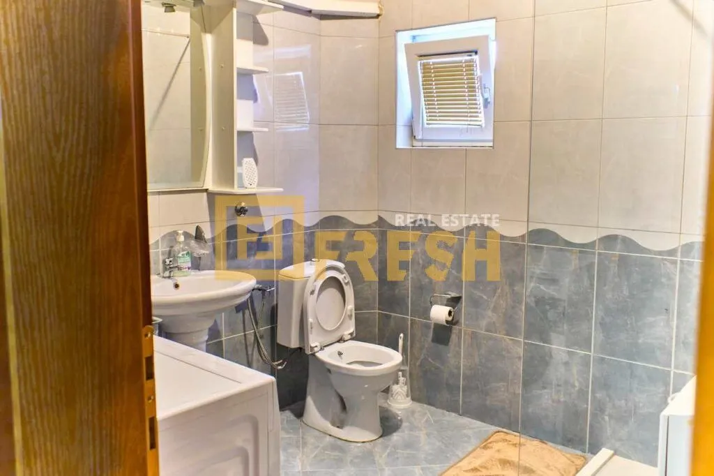 Izdavanje, kuća, 160m², Tološi, Podgorica