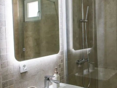 Izdavanje, dvosoban stan, 60m², Radanovići, Kotor - image 13