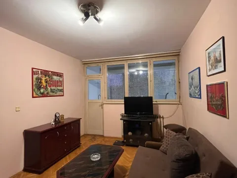 Izdavanje, dvosoban stan, 70m², Centar, Podgorica
