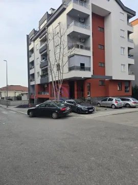 View of the exterior of the residential building and parking in front of the entrance. - image 10