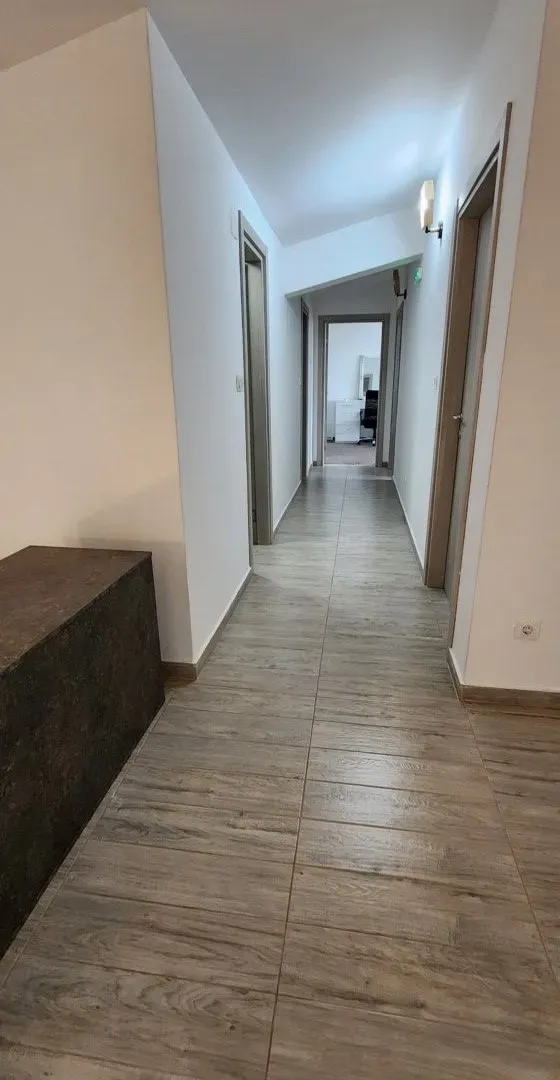 Izdavanje, četvorosoban stan, 160m², Stari Aerodrom, Podgorica