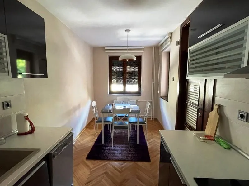 Izdavanje, trosoban stan, 85m², Medicinski fakultet, Niš