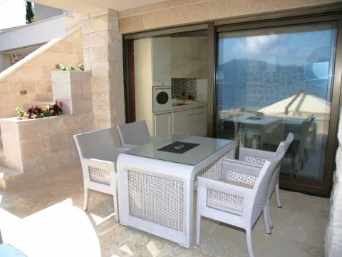 Izdavanje, kuća, 300m², Krašići, Tivat - image 17