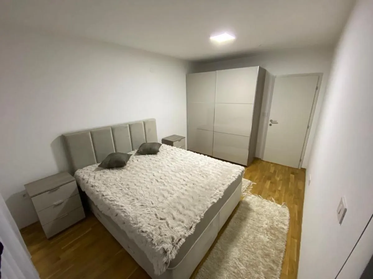 Izdavanje, dvosoban stan, 65m², Centar, Niš