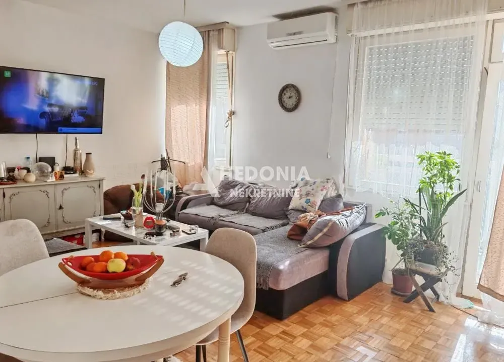 Prodaja, trosoban stan, 74m², Borča 1, Borča Sve Podlokacije