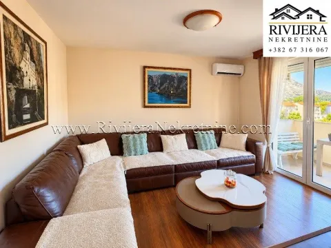 Living room with a large corner sofa and access to the terrace. - image 2