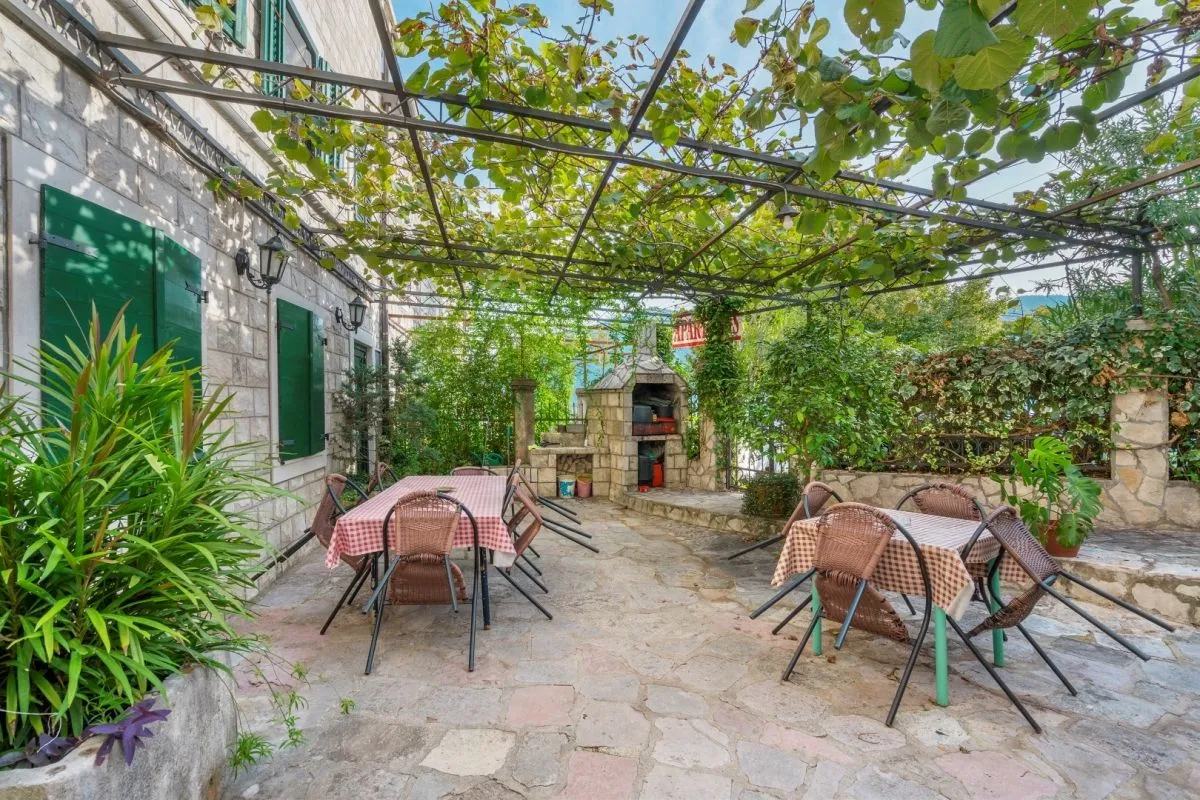 Prodaja, kuća, 250m², Kostanjica, Kotor