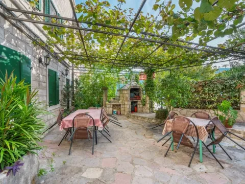 Prodaja, kuća, 250m², Kostanjica, Kotor - image 3