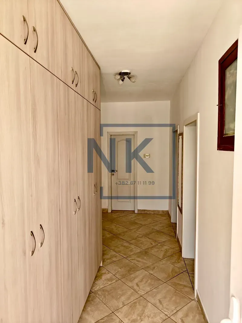 Izdavanje, dvosoban stan, 90m², Stari Aerodrom, Podgorica