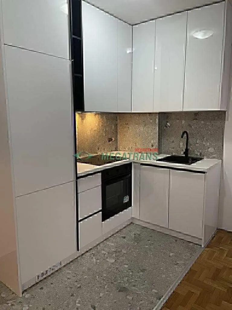 Izdavanje, dvosoban stan, 38m², Bulevar Evrope, Novi Sad Sve Podlokacije