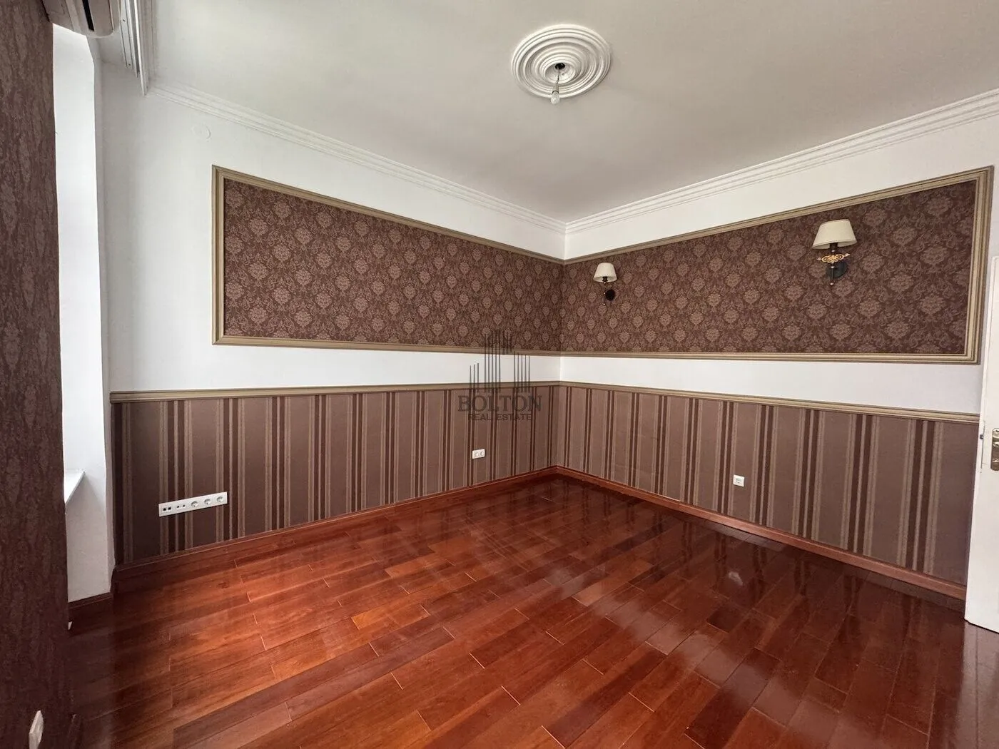Izdavanje, četvorosoban stan, 104m², Centar, Požarevac