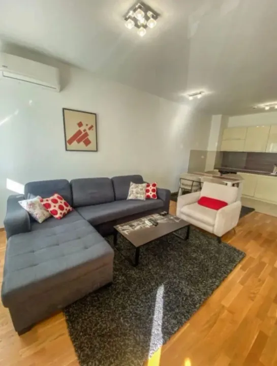 Izdavanje, dvosoban stan, 64m², City Kvart, Podgorica