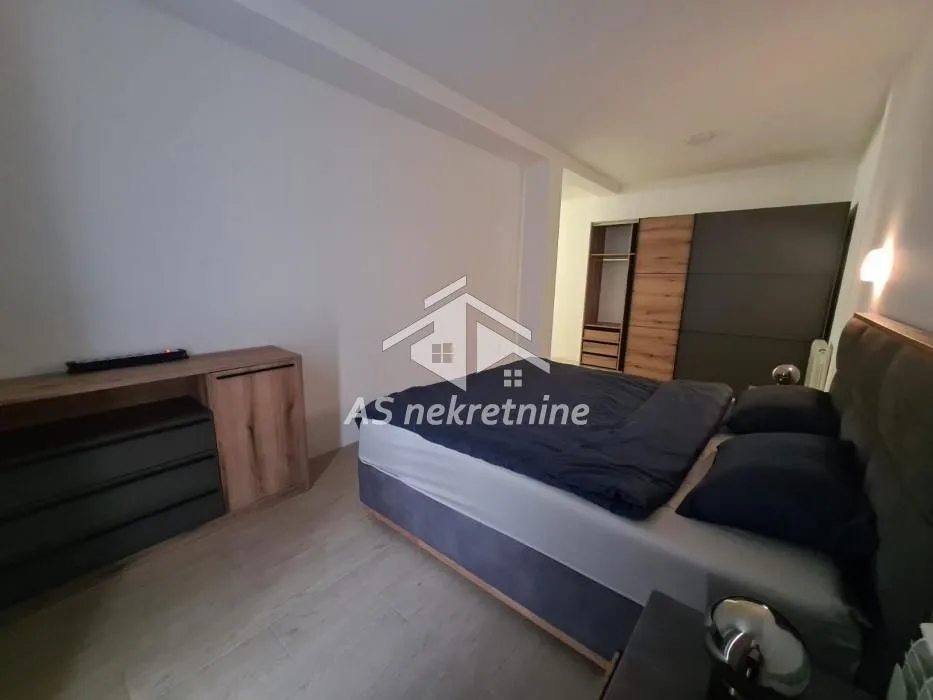 Izdavanje, stan, 240m², Savski Venac, Beograd