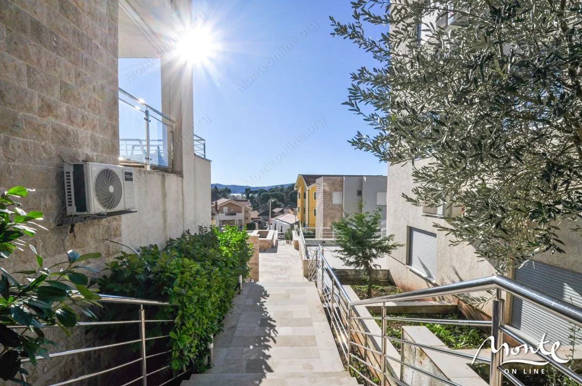 Prodaja, jednosoban stan, 54m², Tivat, Crna Gora