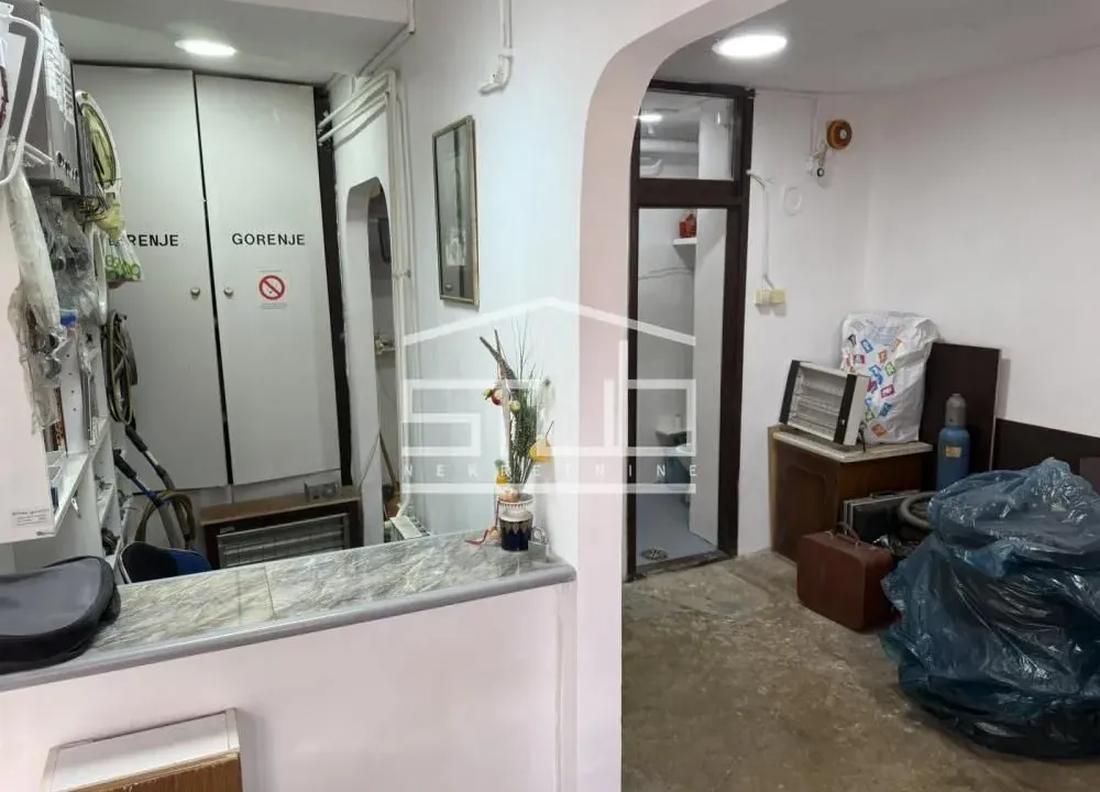 Izdavanje, poslovni prostor, 22m², Banovo Brdo, Beograd