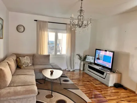 Izdavanje, kuća, 170m², Stari Aerodrom, Podgorica