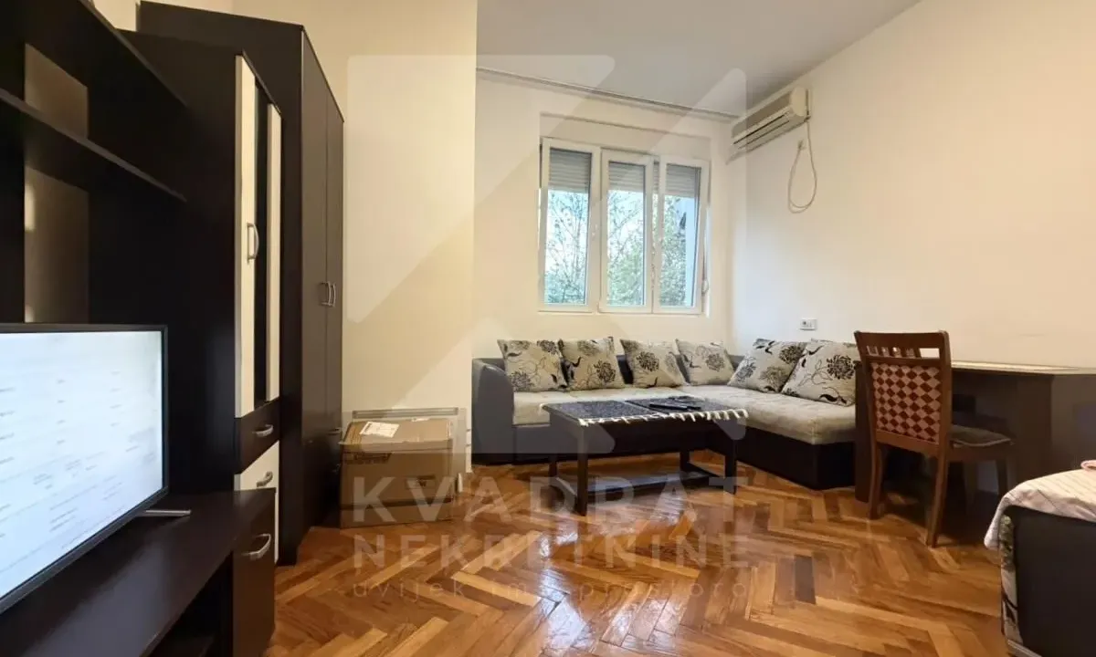 Izdavanje, garsonjera, 27m², Centar, Podgorica