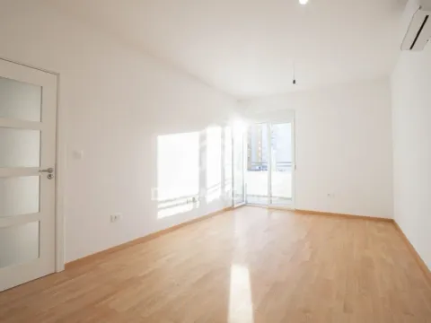 Sale, one bedroom apartment, 45m², Pobrežje, Podgorica - image 4
