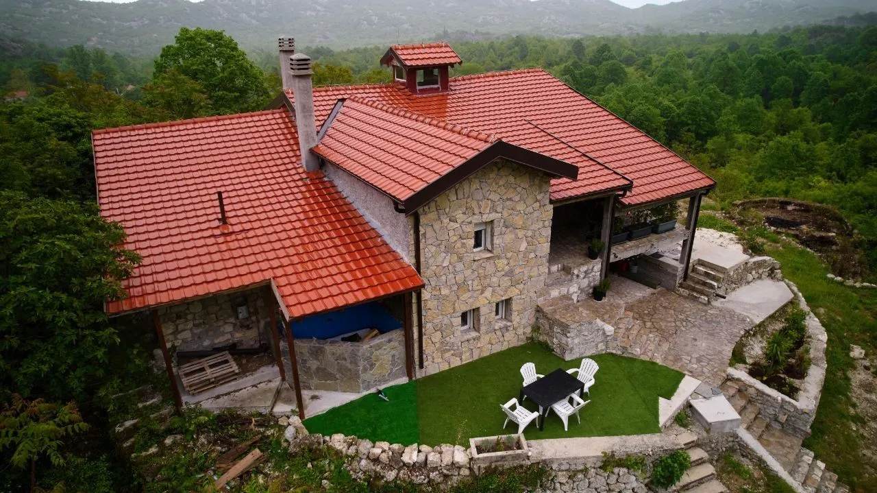 Prodaja, kuća, 208m², Obzovica, Cetinje
