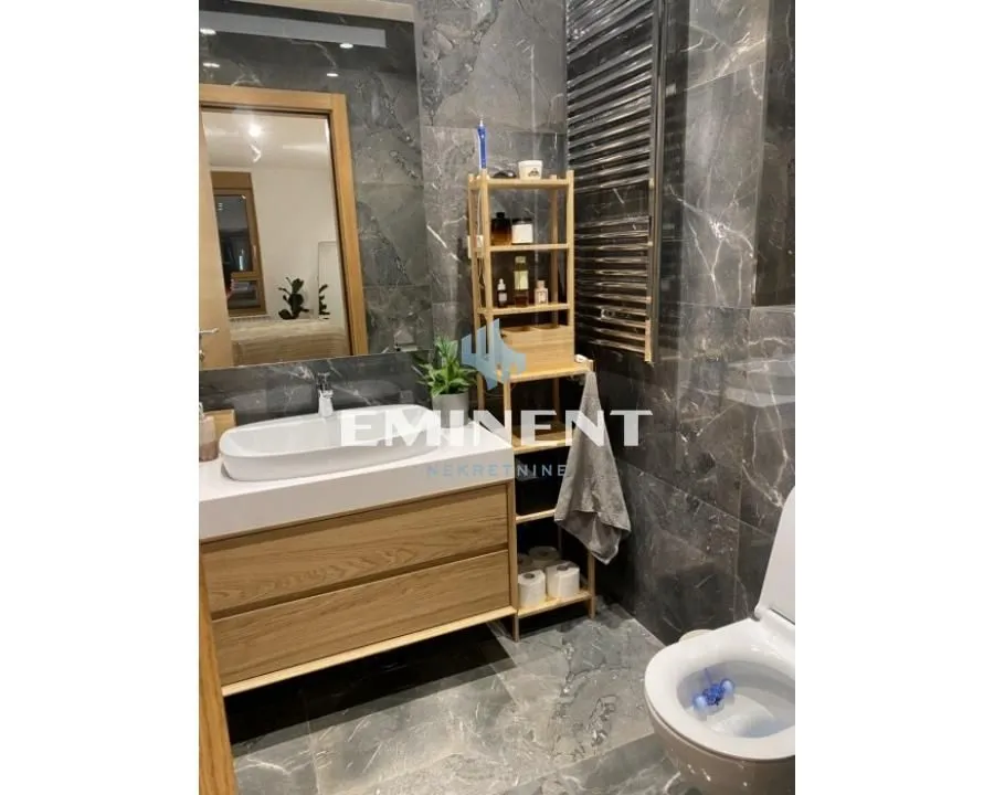 Izdavanje, trosoban stan, 88m², Savski Venac, Beograd