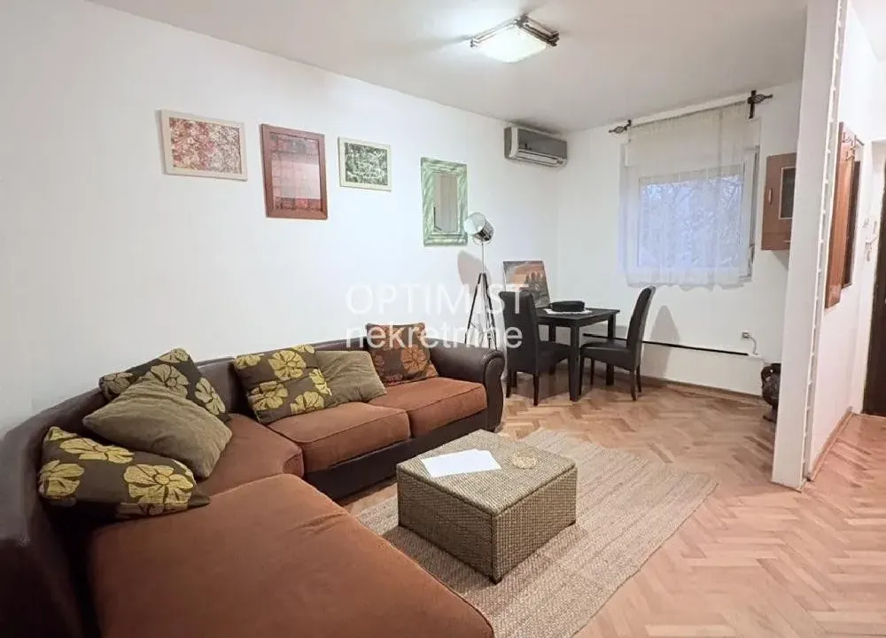 Izdavanje, jednosoban stan, 40m², Zemun Sve Podlokacije, Beograd