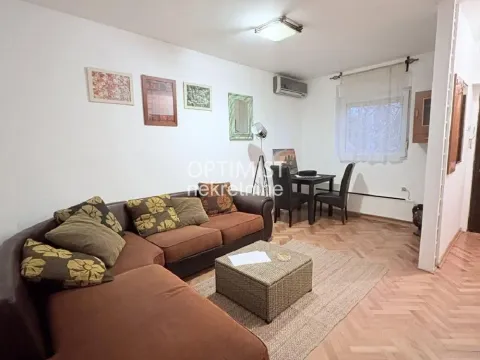 Izdavanje, jednosoban stan, 40m², Zemun Sve Podlokacije, Beograd