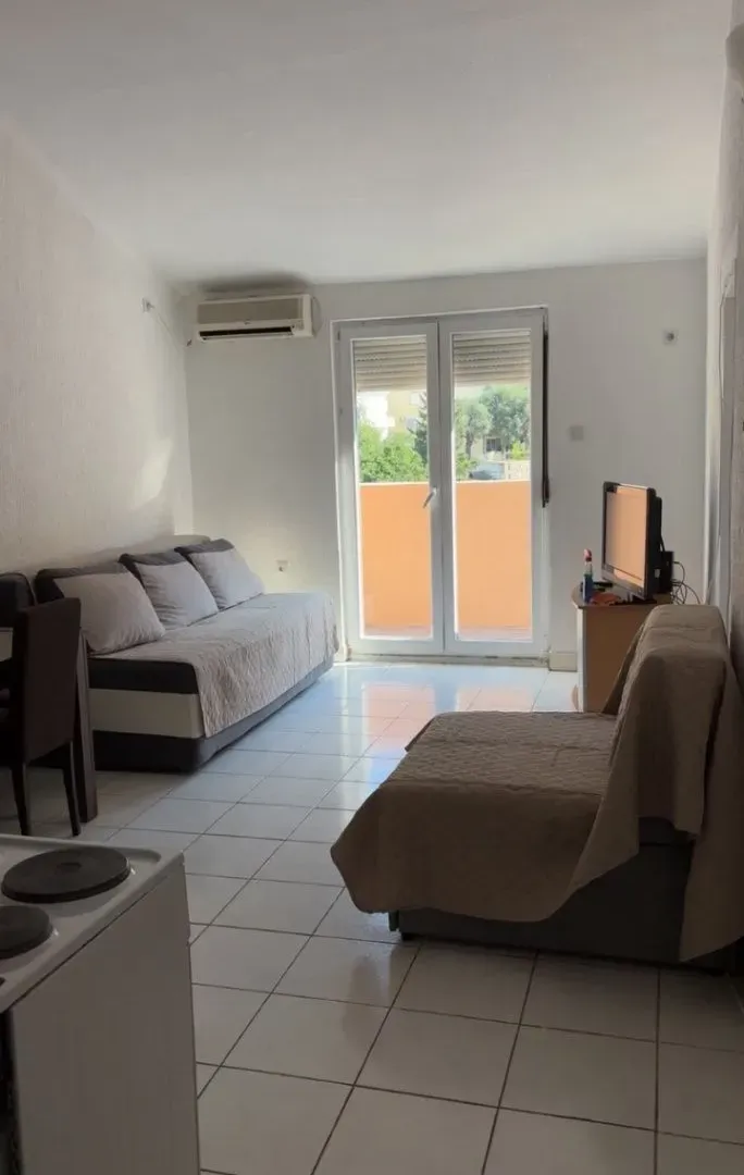 Izdavanje, jednosoban stan, 43m², Rafailovići, Budva