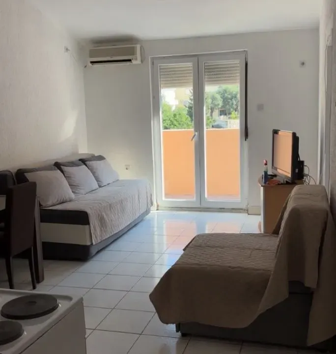 Izdavanje, jednosoban stan, 43m², Rafailovići, Budva