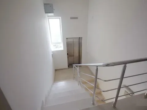 Izdavanje, trosoban stan, 106m², Tivat, Crna Gora - image 9