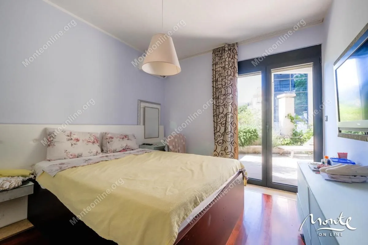 Prodaja, dvosoban stan, 85m², Dobrota, Kotor