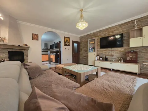 Rent, house, 184m², Velje Brdo, Podgorica - image 2