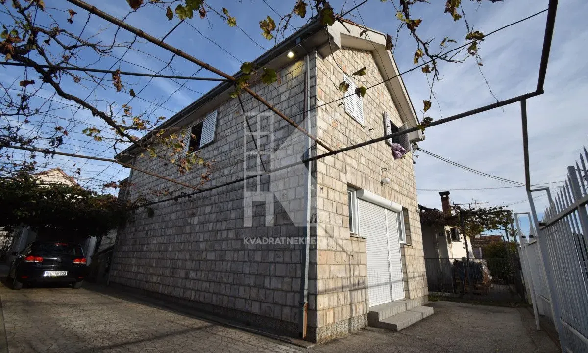 Sale, house, 230m², Masline, Podgorica