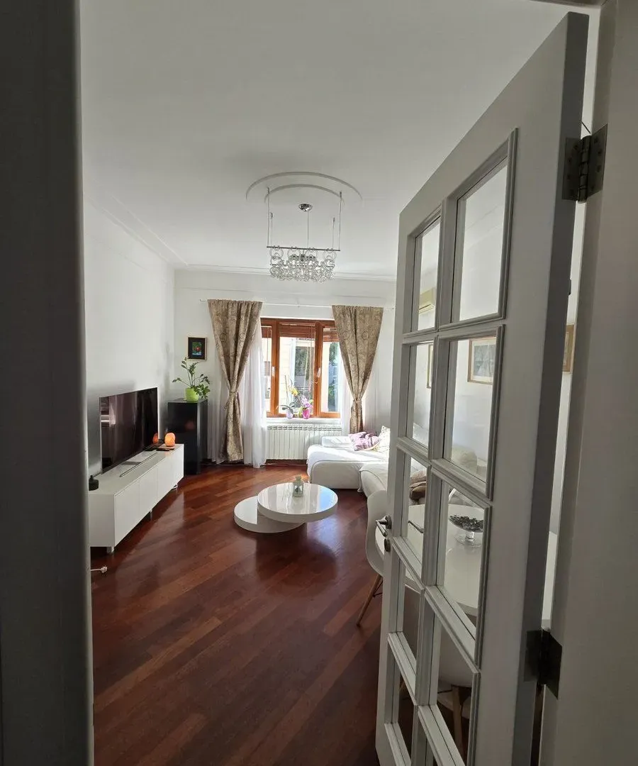 Rent, three bedroom apartment, 86m², Kalenić Pijaca, Vračar Sve Podlokacije