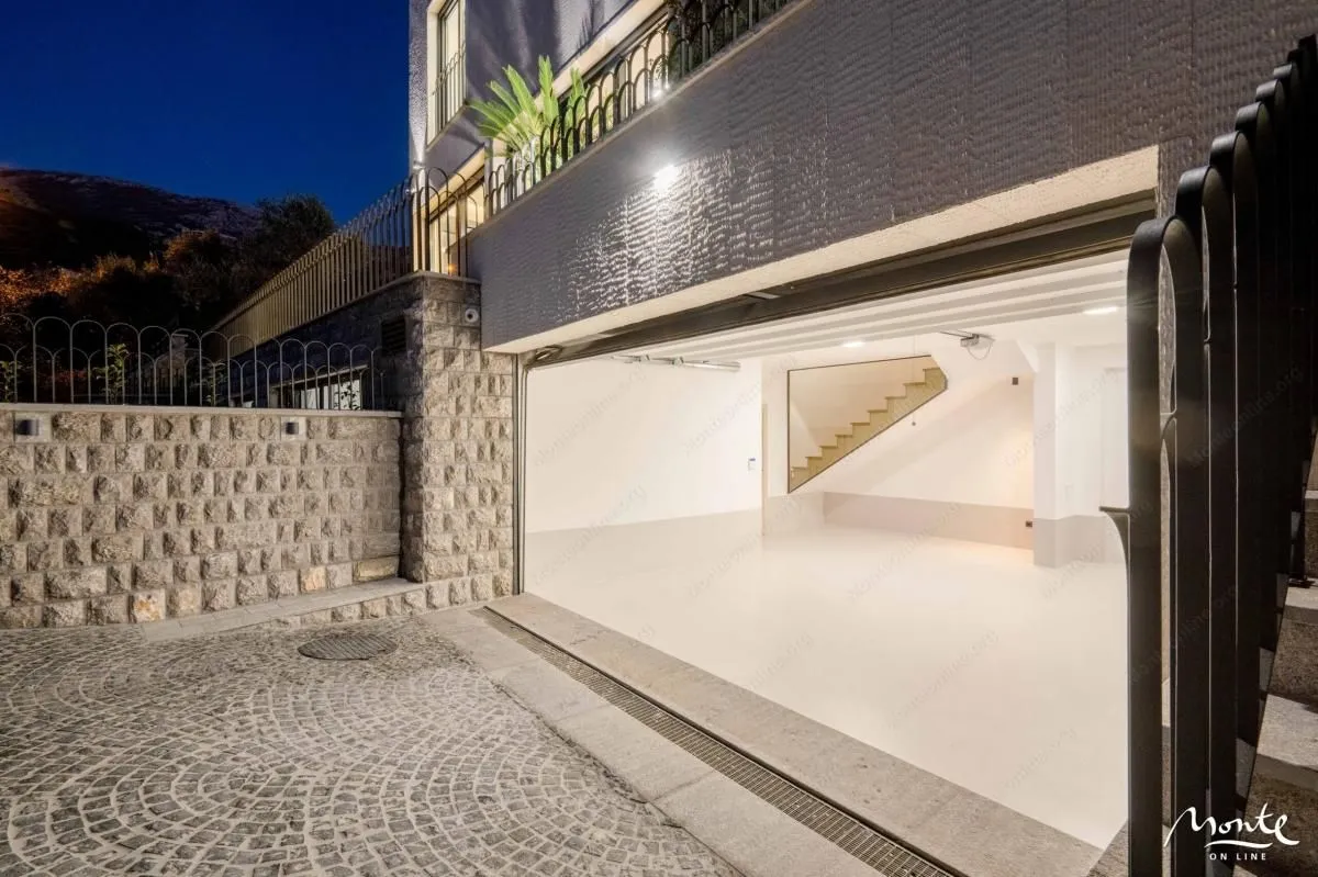 Sale, house, 240m², Kamenovo, Budva