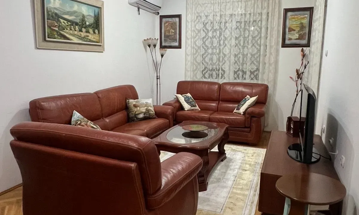 Izdavanje, jednosoban stan, 43m², Blok 9, Podgorica