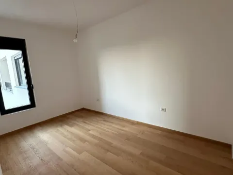 Sale, one bedroom apartment, 42m², Bečići, Budva - image 10