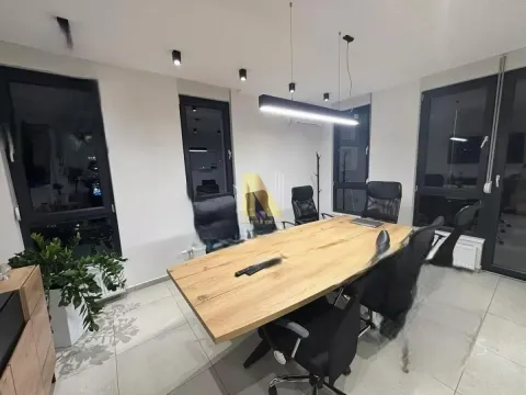 Izdavanje, poslovni prostor, 70m², Salajka, Novi Sad Sve Podlokacije