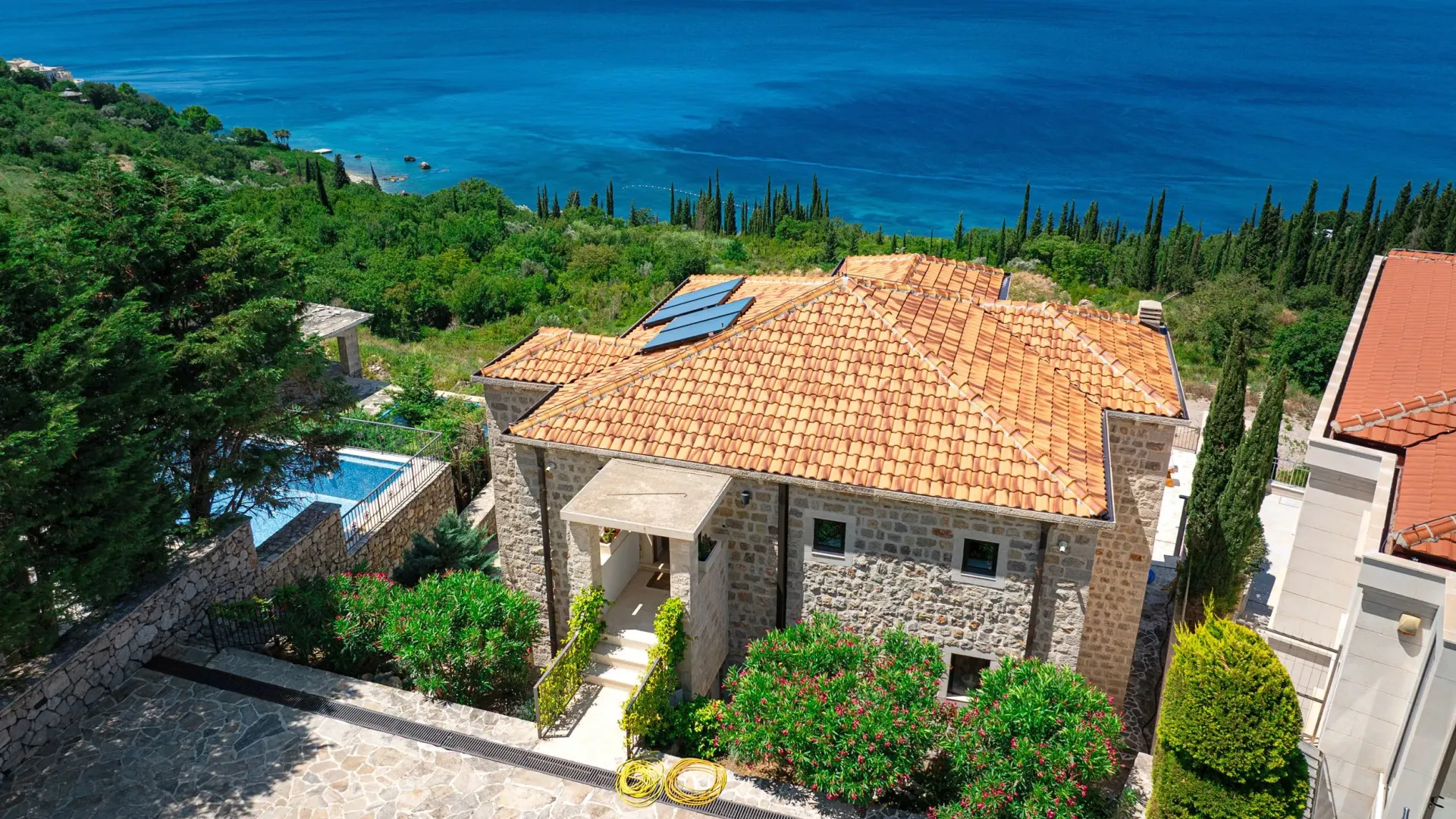 Prodaja, kuća, 374m², Drobni pijesak, Budva