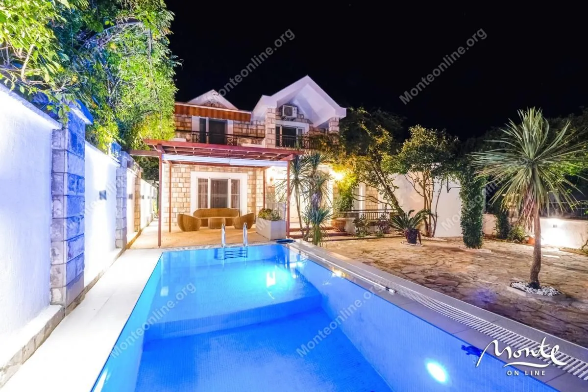 Prodaja, kuća, 198m², Tivat, Crna Gora