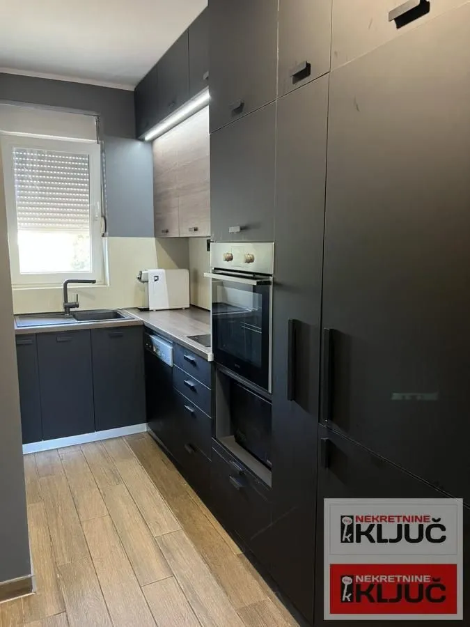 Prodaja, četvorosoban stan, 73m², Alibegovac, Petrovaradin