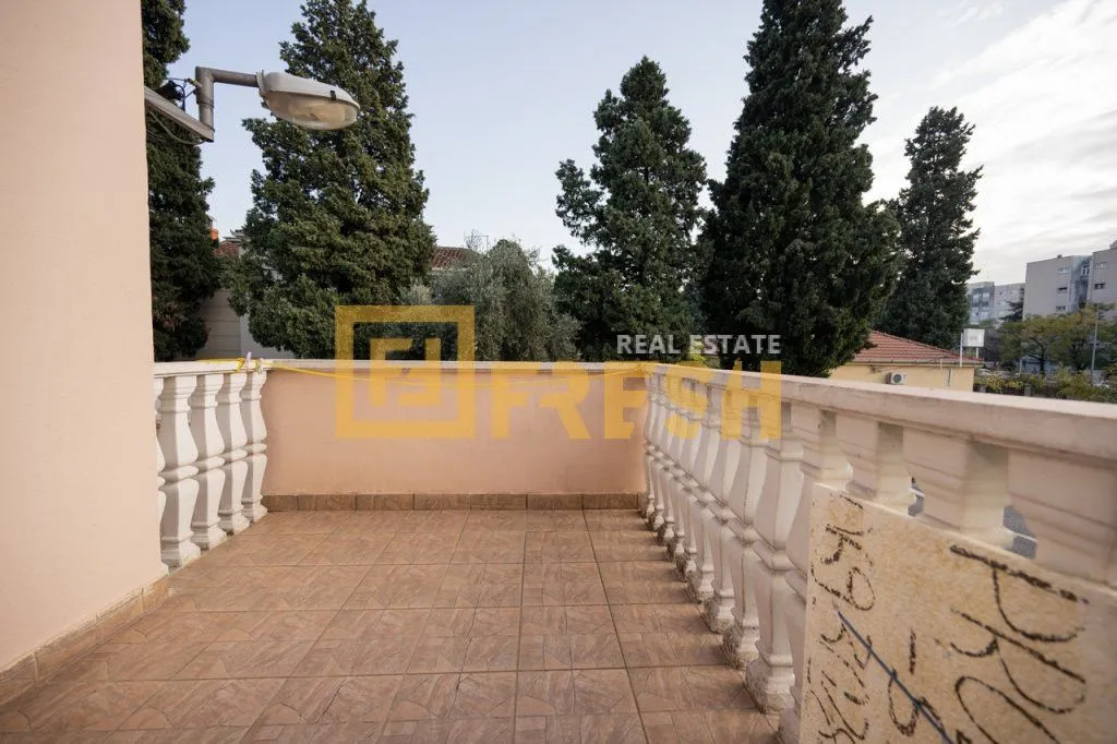 Prodaja, kuća, 140m², Pobrežje, Podgorica
