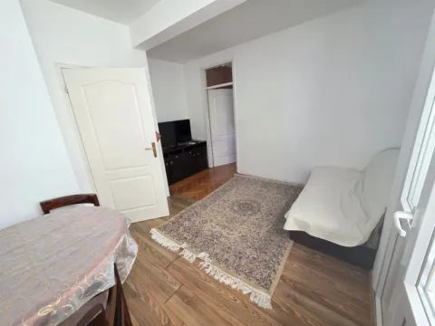 Izdavanje, jednosoban stan, 45m², Blok 6, Podgorica - image 5