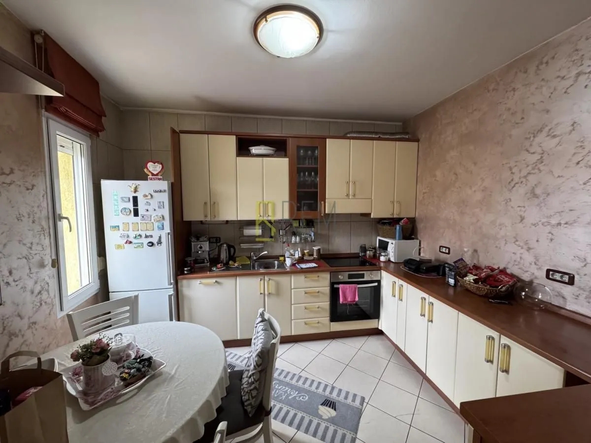 Prodaja, trosoban stan, 109m², Momišići, Podgorica