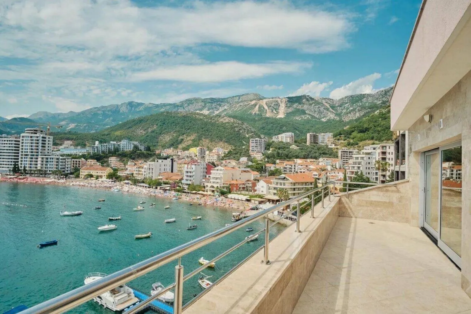 Prodaja, četvorosoban stan, 350m², Rafailovići, Budva