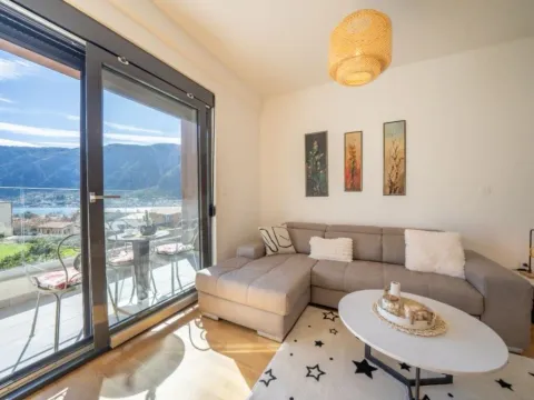 Izdavanje, jednosoban stan, 52m², Dobrota, Kotor - image 4