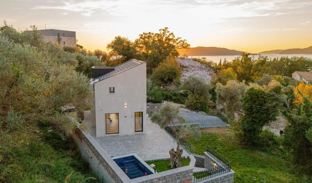 Sale, house, 240m², Kamenovo, Budva