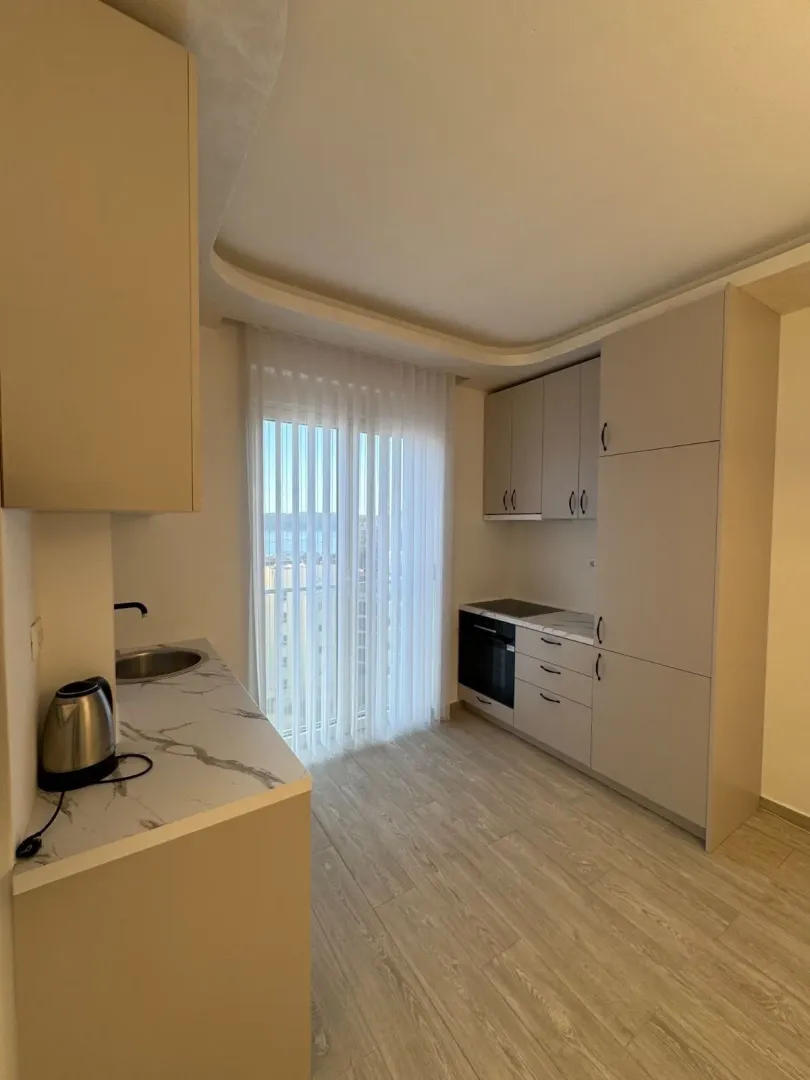 Izdavanje, dvosoban stan, 74m², Bečići, Budva