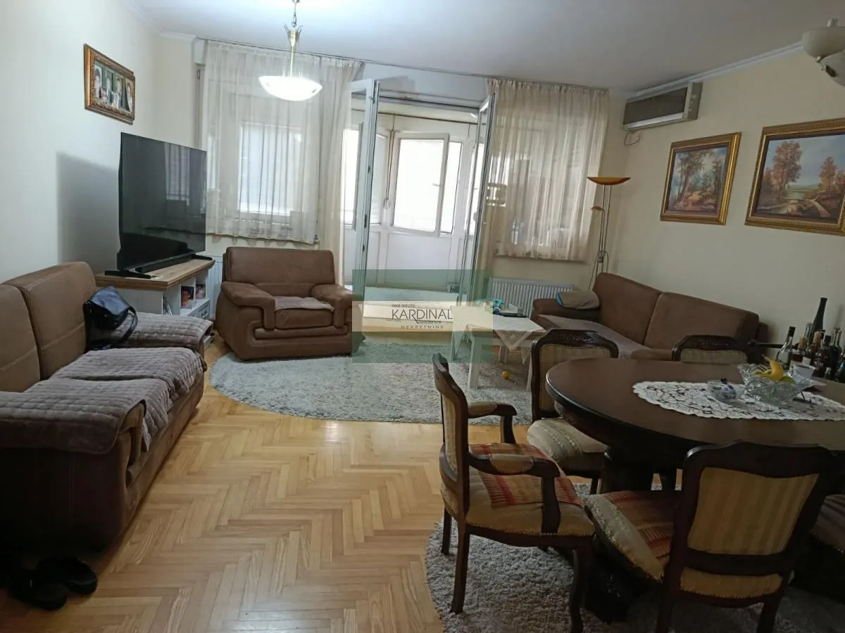 Izdavanje, trosoban stan, 73m², Novi Sad, Srbija
