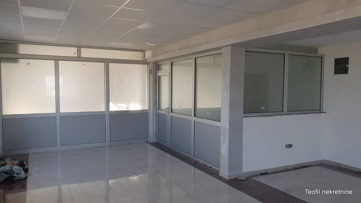Rent, office space, 5000m², Dobanovci, Surčin