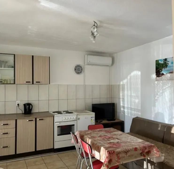 Rent, house, 100m², Sutomore, Bar